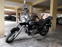 Black Bajaj Avenger Cruise 220