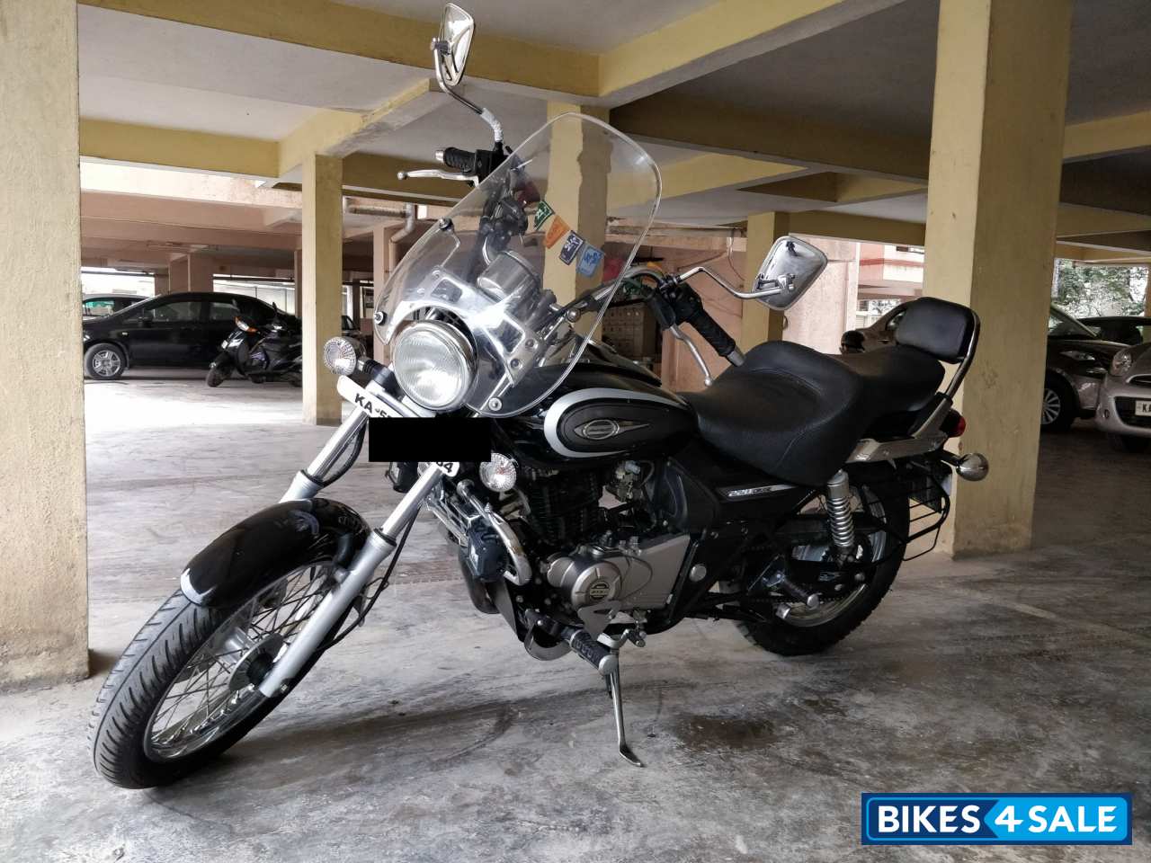 Black Bajaj Avenger Cruise 220 Black Bajaj Avenger Cruise 220