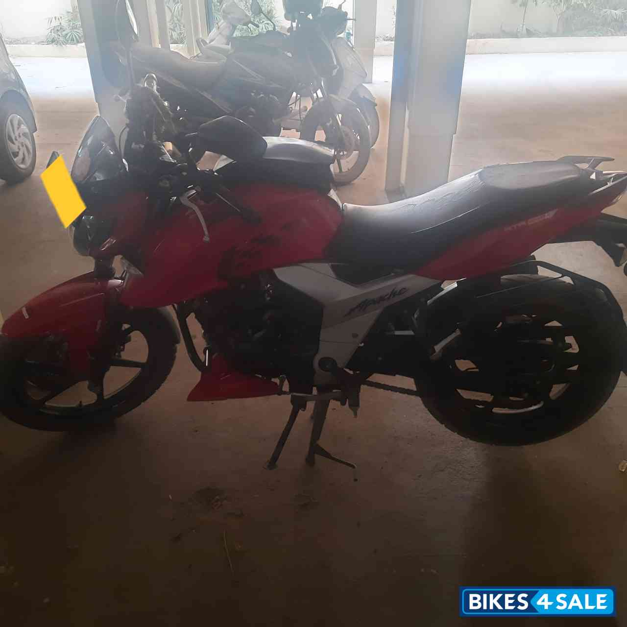 Red TVS Apache RTR 160 4V