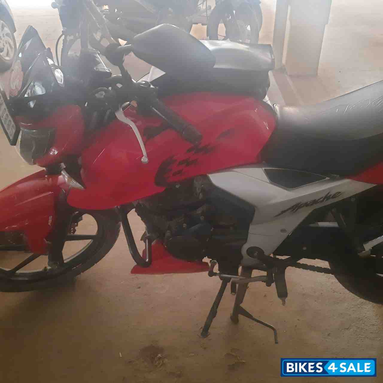 Red TVS Apache RTR 160 4V