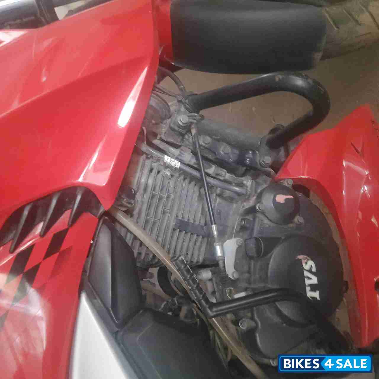 Red TVS Apache RTR 160 4V