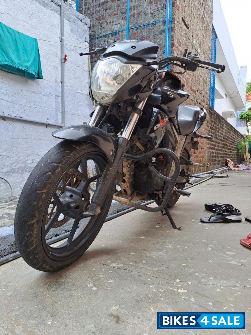 Black Suzuki Gixxer 150
