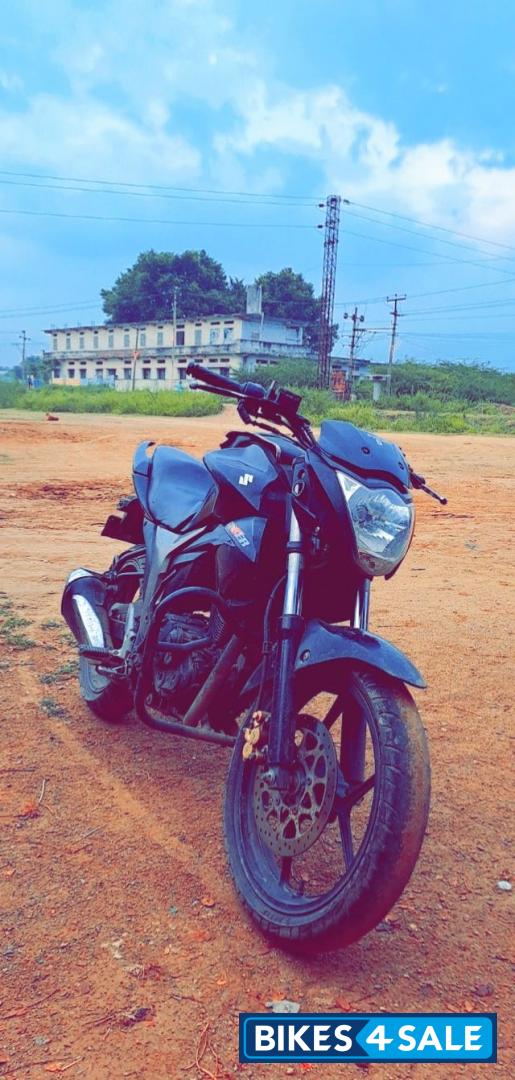 Black Suzuki Gixxer 150
