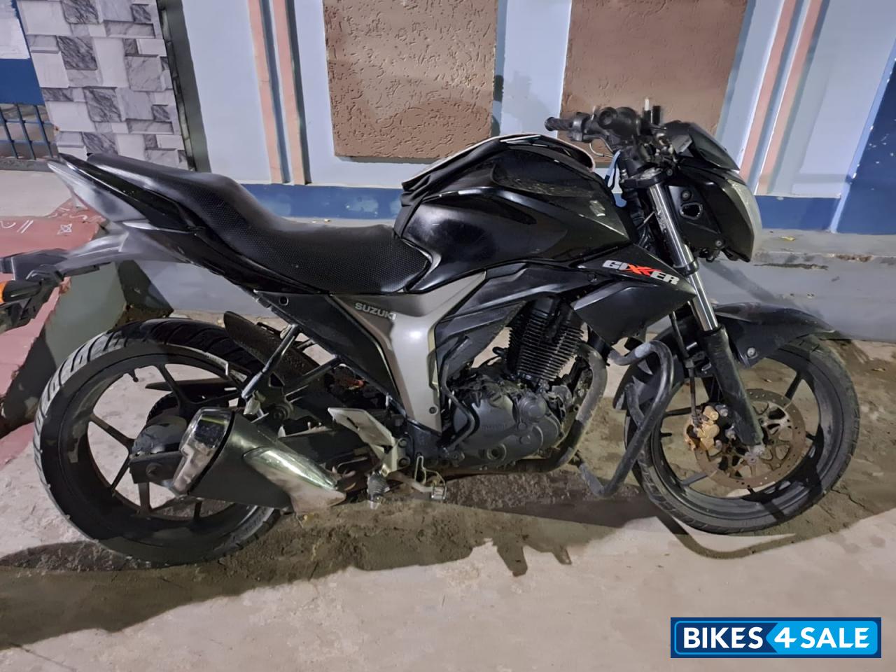 Black Suzuki Gixxer 150