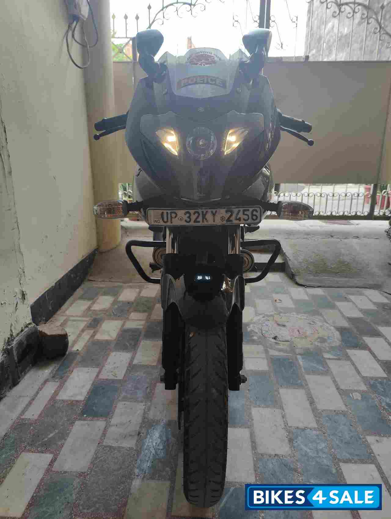Blue And Black Bajaj Pulsar 220F