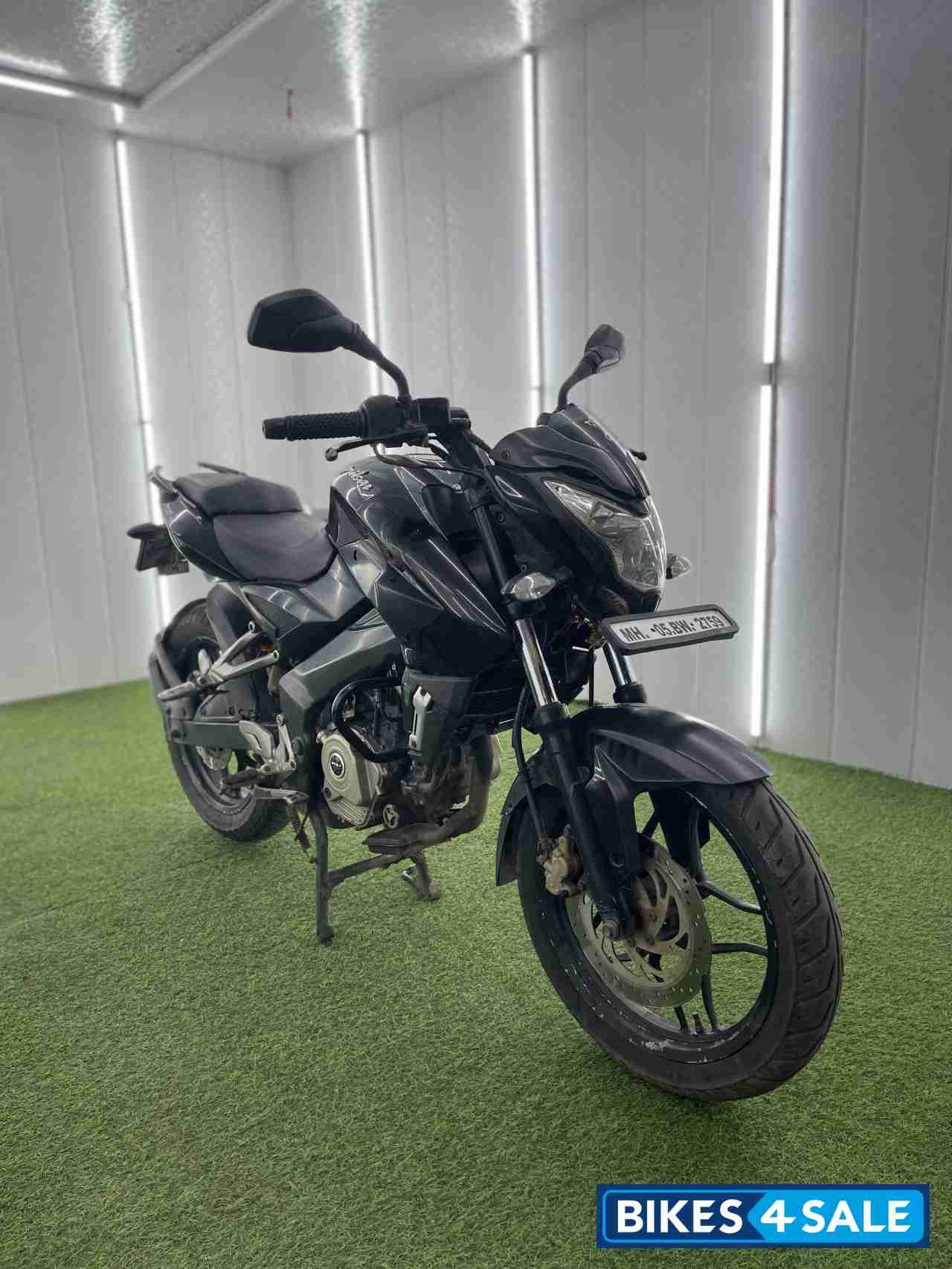 Black Bajaj Pulsar 200 NS