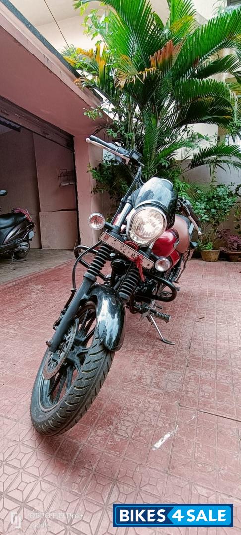 Red Bajaj Avenger 180 DTS-i