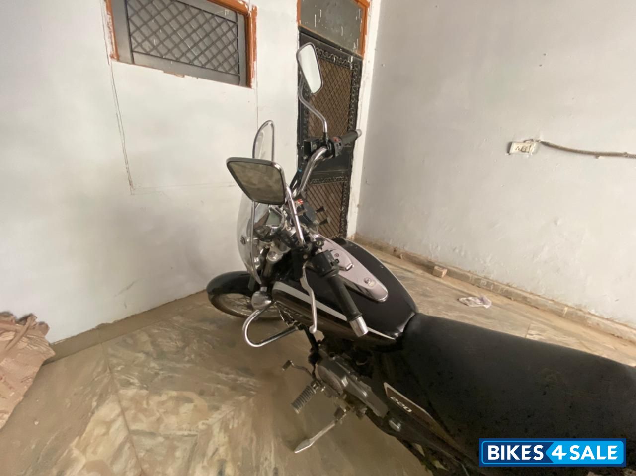 Bajaj Avenger Cruise 220 BS6