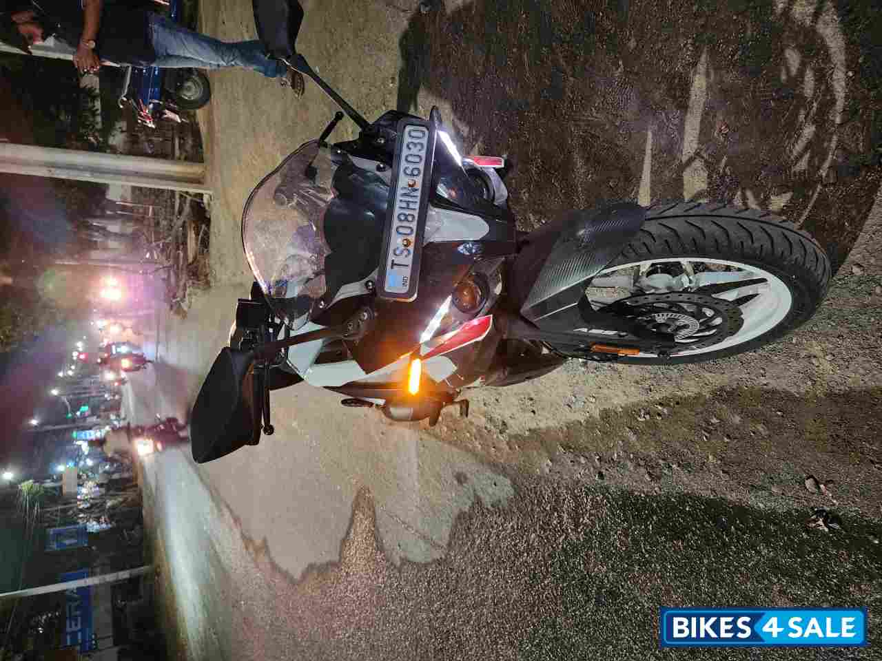 Pearl Metallic White Bajaj Pulsar RS 200 BS6