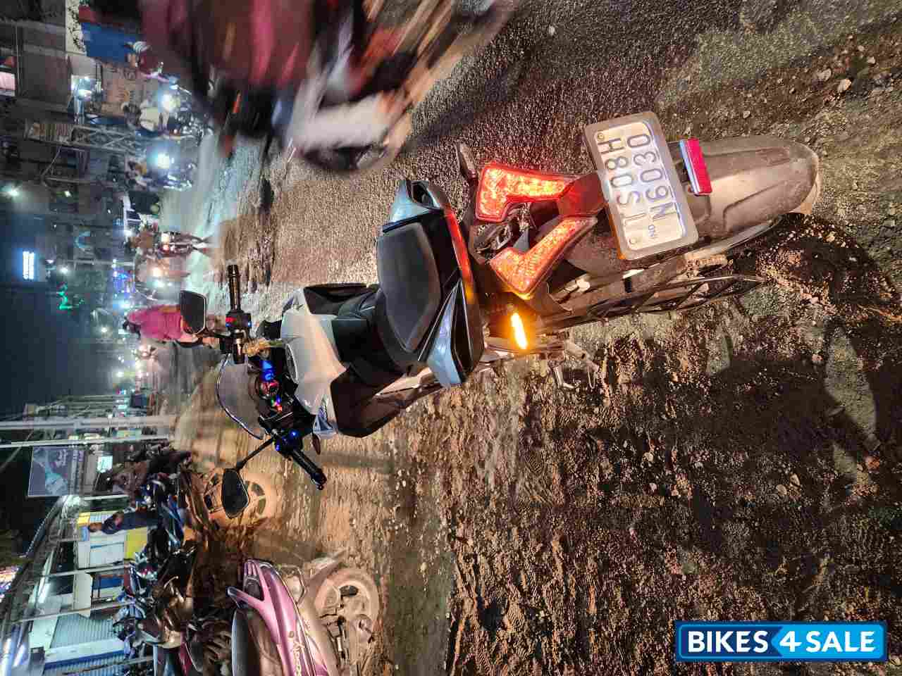 Pearl Metallic White Bajaj Pulsar RS 200 BS6