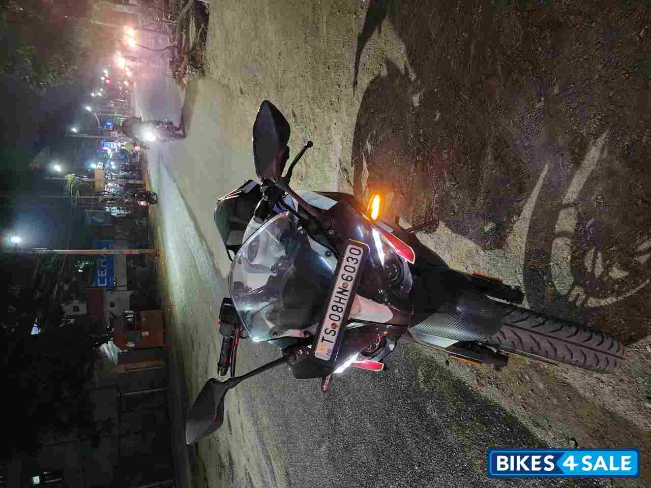 Pearl Metallic White Bajaj Pulsar RS 200 BS6