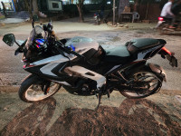 Pearl Metallic White Bajaj Pulsar RS 200 BS6