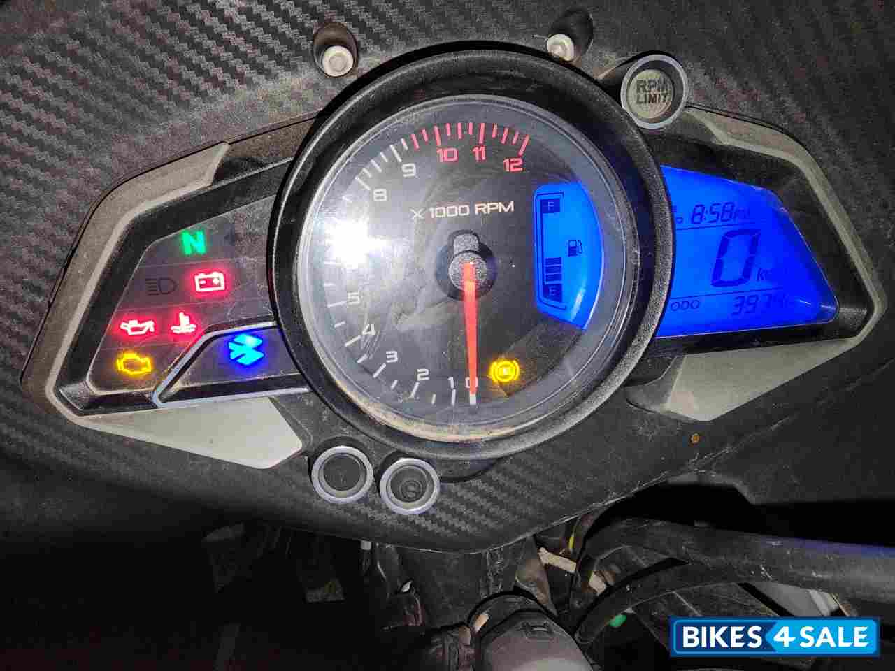 Pearl Metallic White Bajaj Pulsar RS 200 BS6