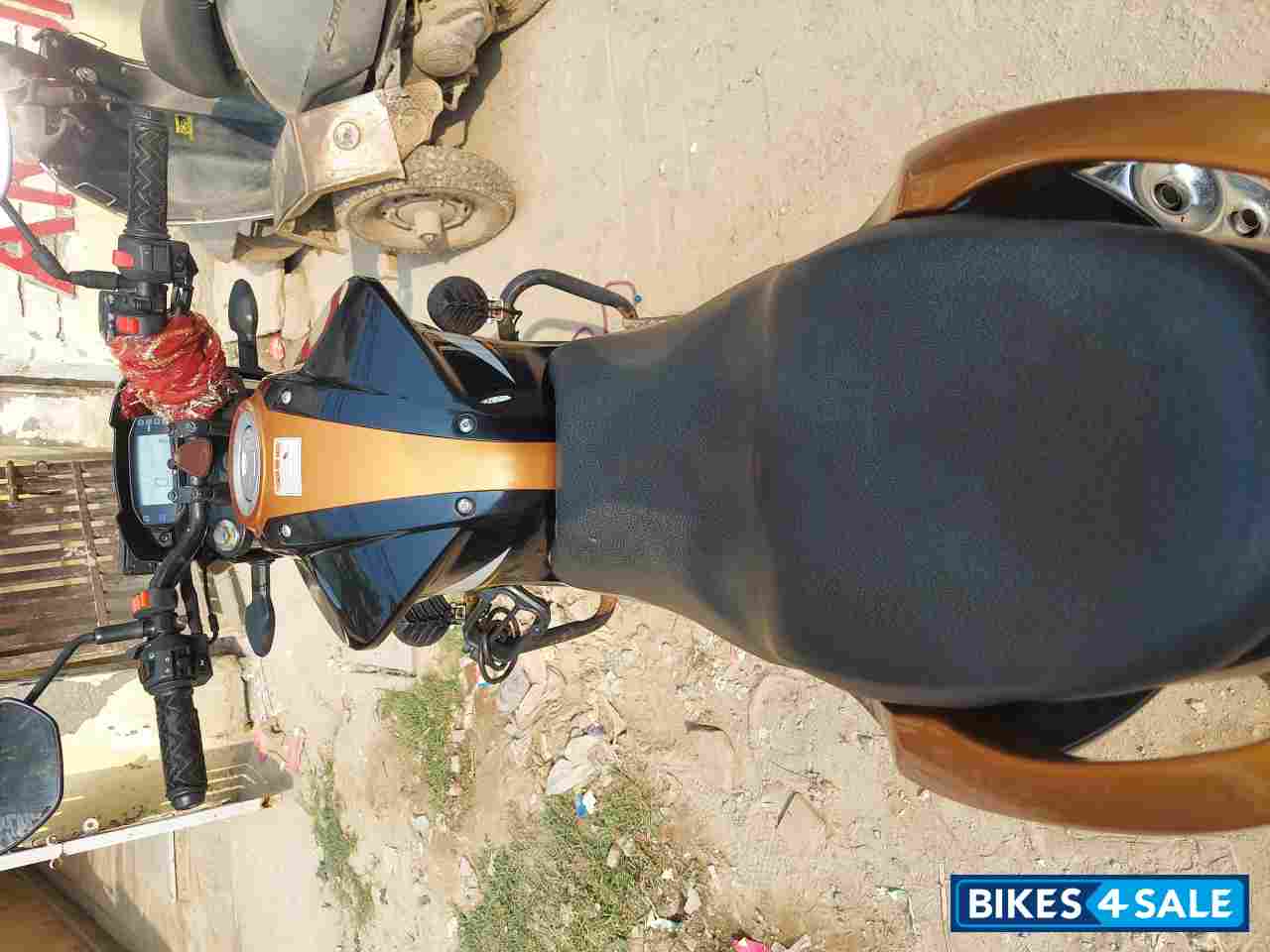 Black And Gold Suzuki Gixxer SP