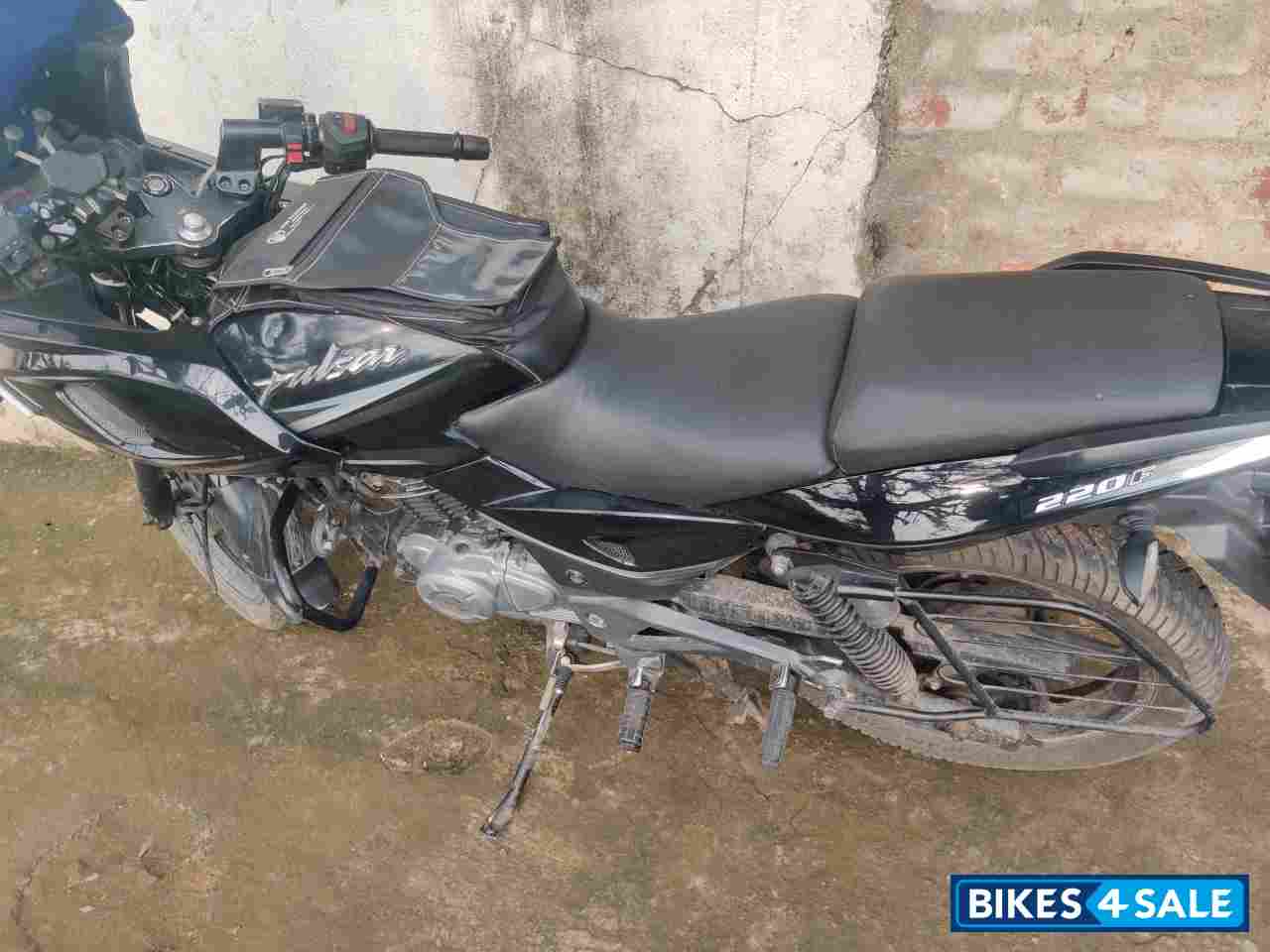 Bajaj Pulsar 220F