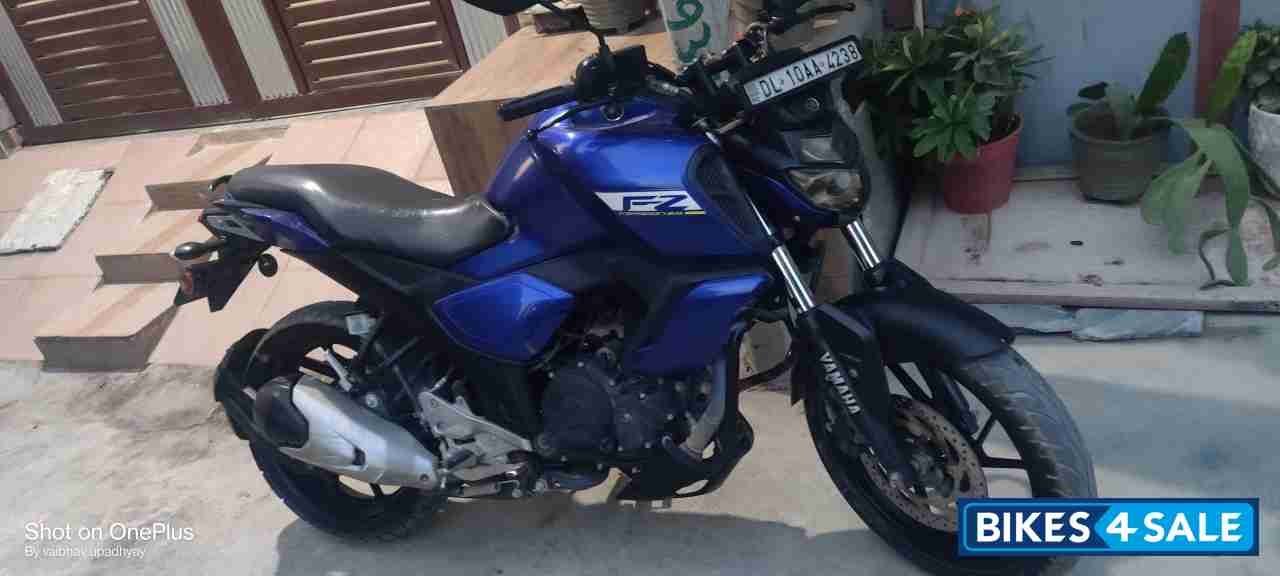 Blue Yamaha FZ-S FI V3