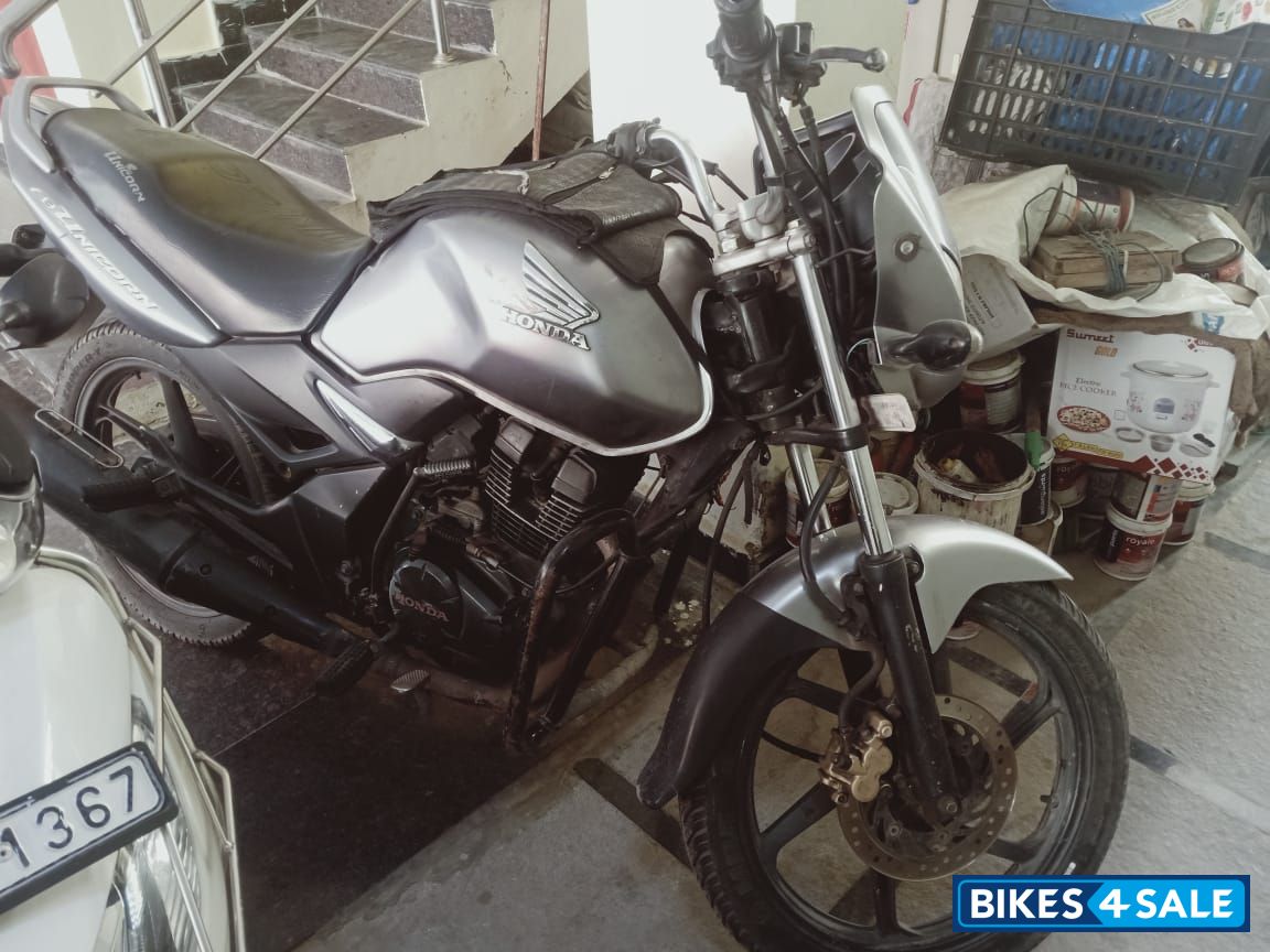 S Silver Honda CB Unicorn