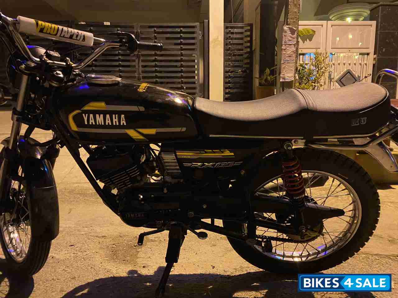 Black Yamaha RX 135