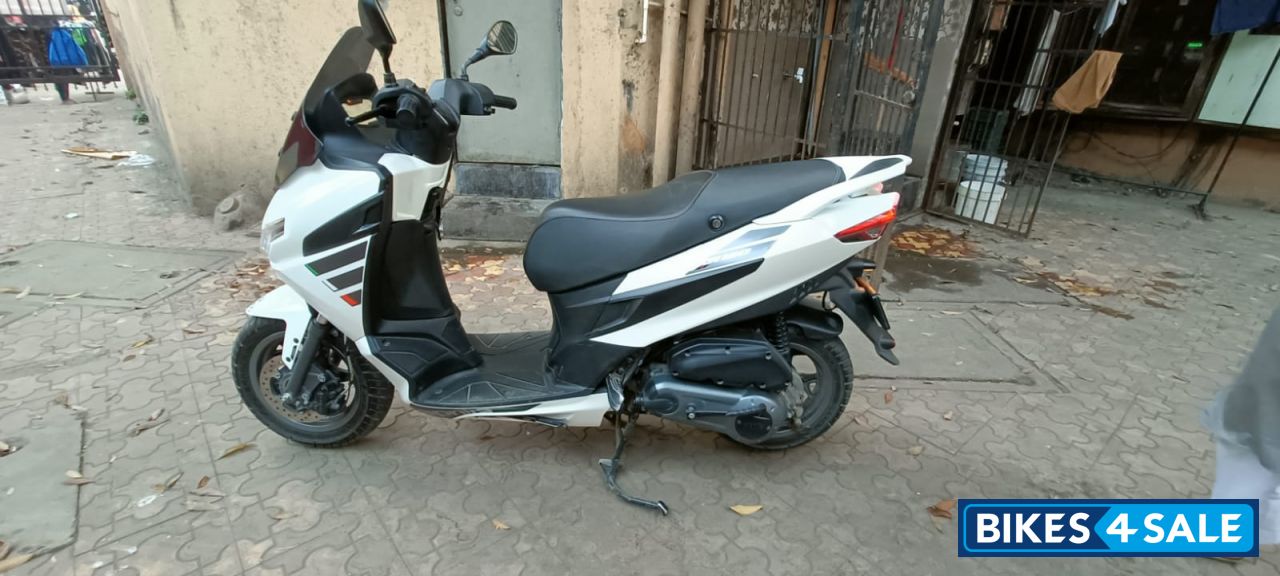 Pearl White Aprilia SXR 160