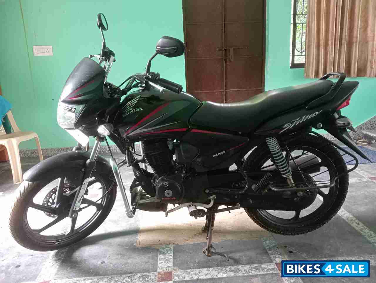 Black Honda CB Shine