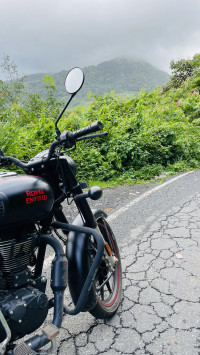 Royal Enfield Classic Stealth Black 2021 Model
