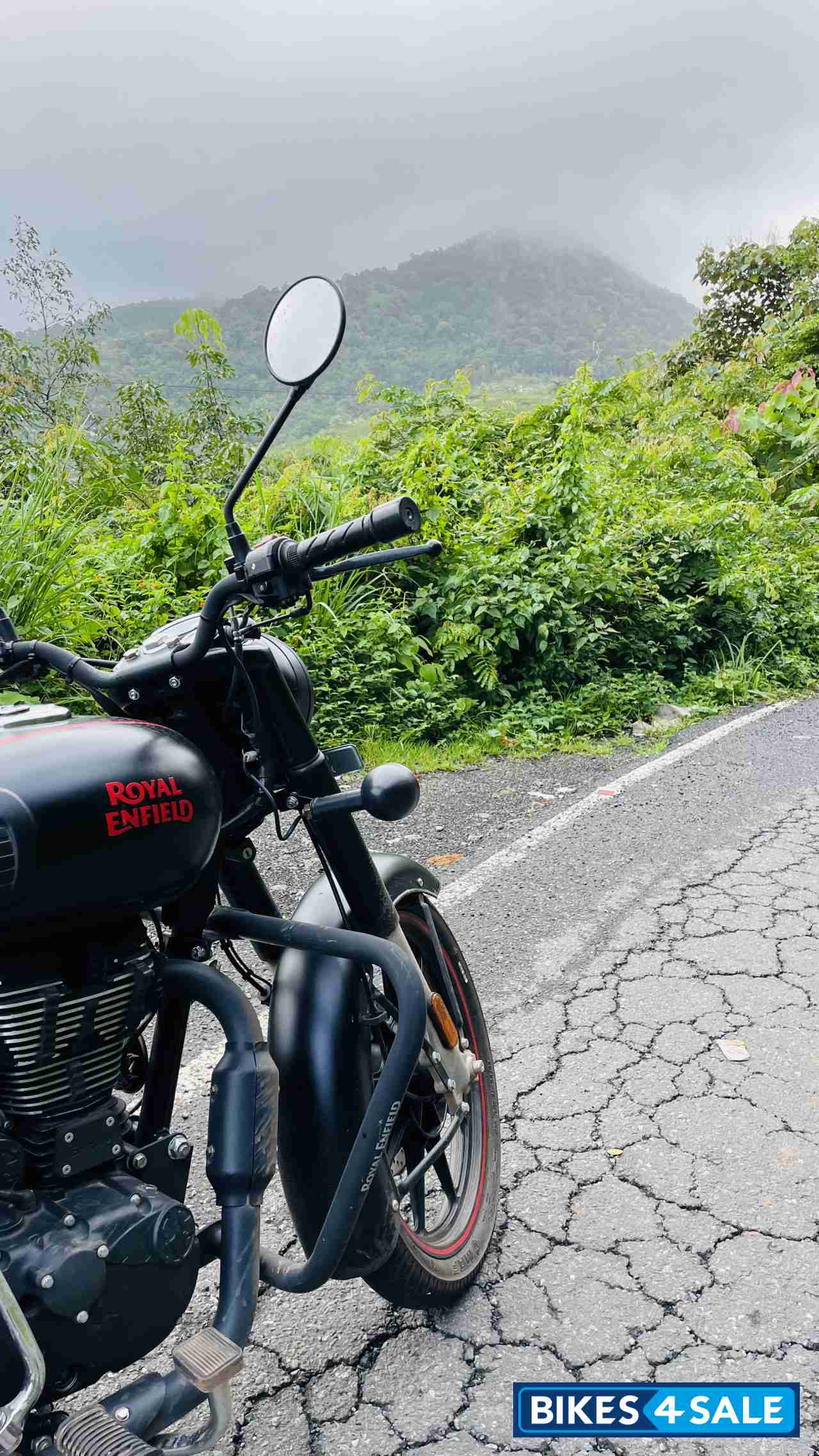 Royal Enfield Classic Stealth Black
