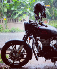 Royal Enfield Classic Stealth Black