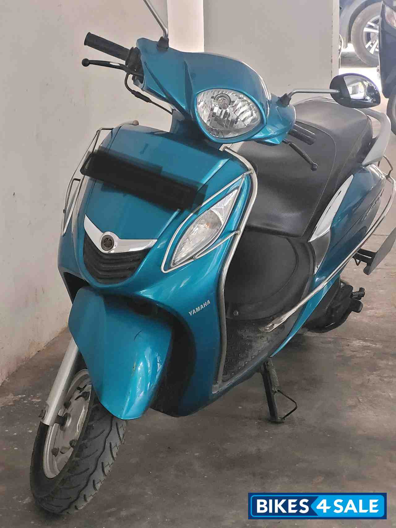 Cyan Blue Yamaha Fascino
