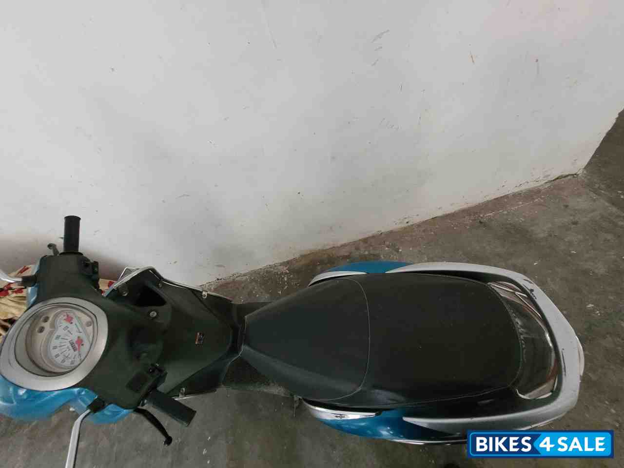 Cyan Blue Yamaha Fascino