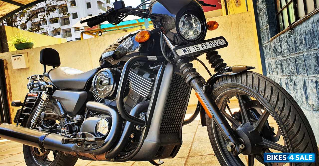 Black Harley Davidson Street 750