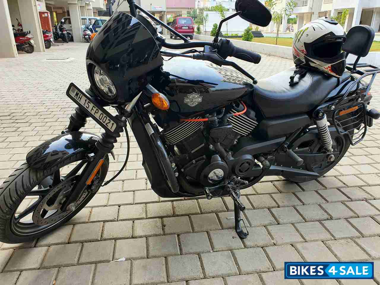 Black Harley Davidson Street 750