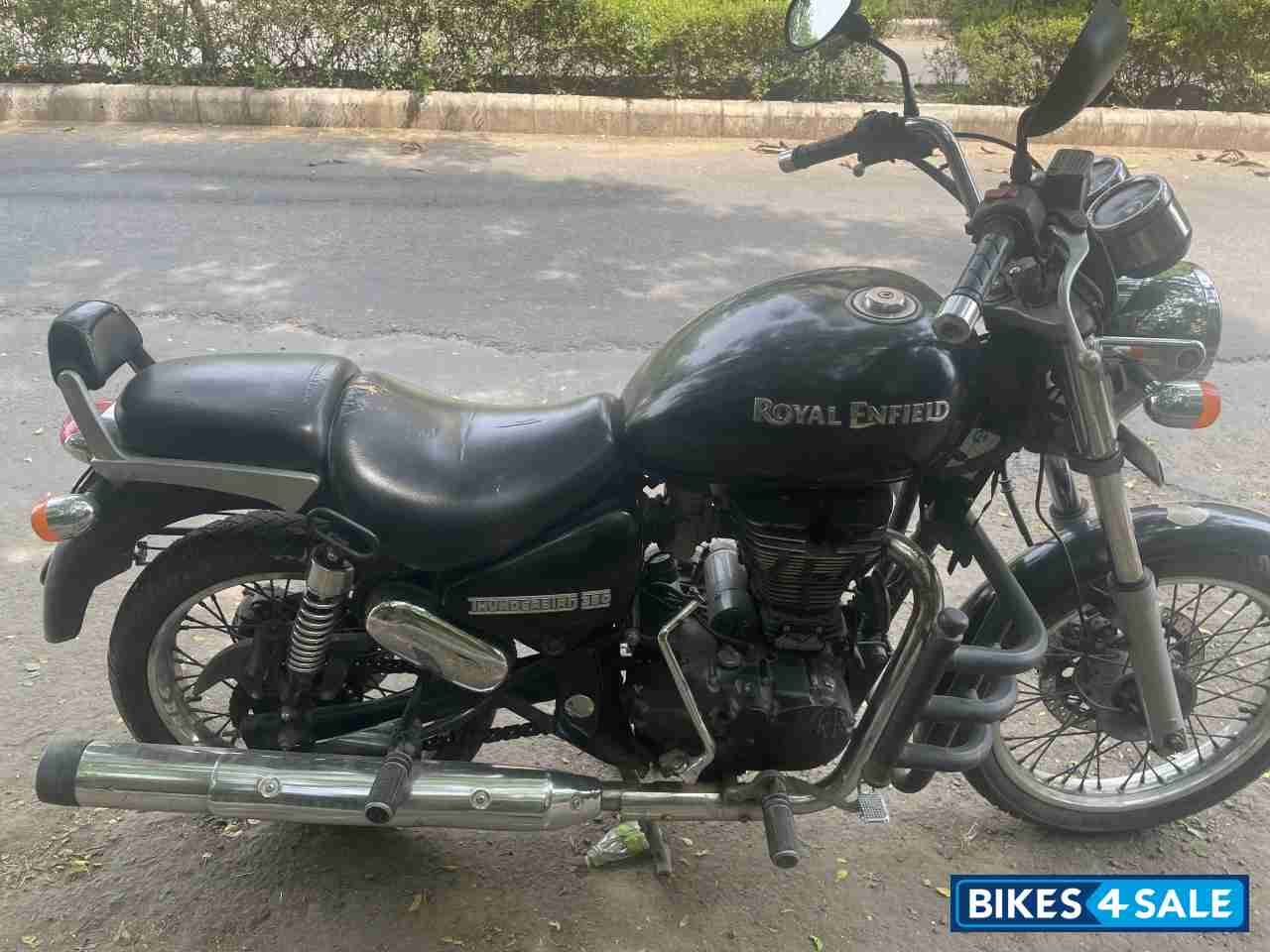 Black Royal Enfield Thunderbird 350