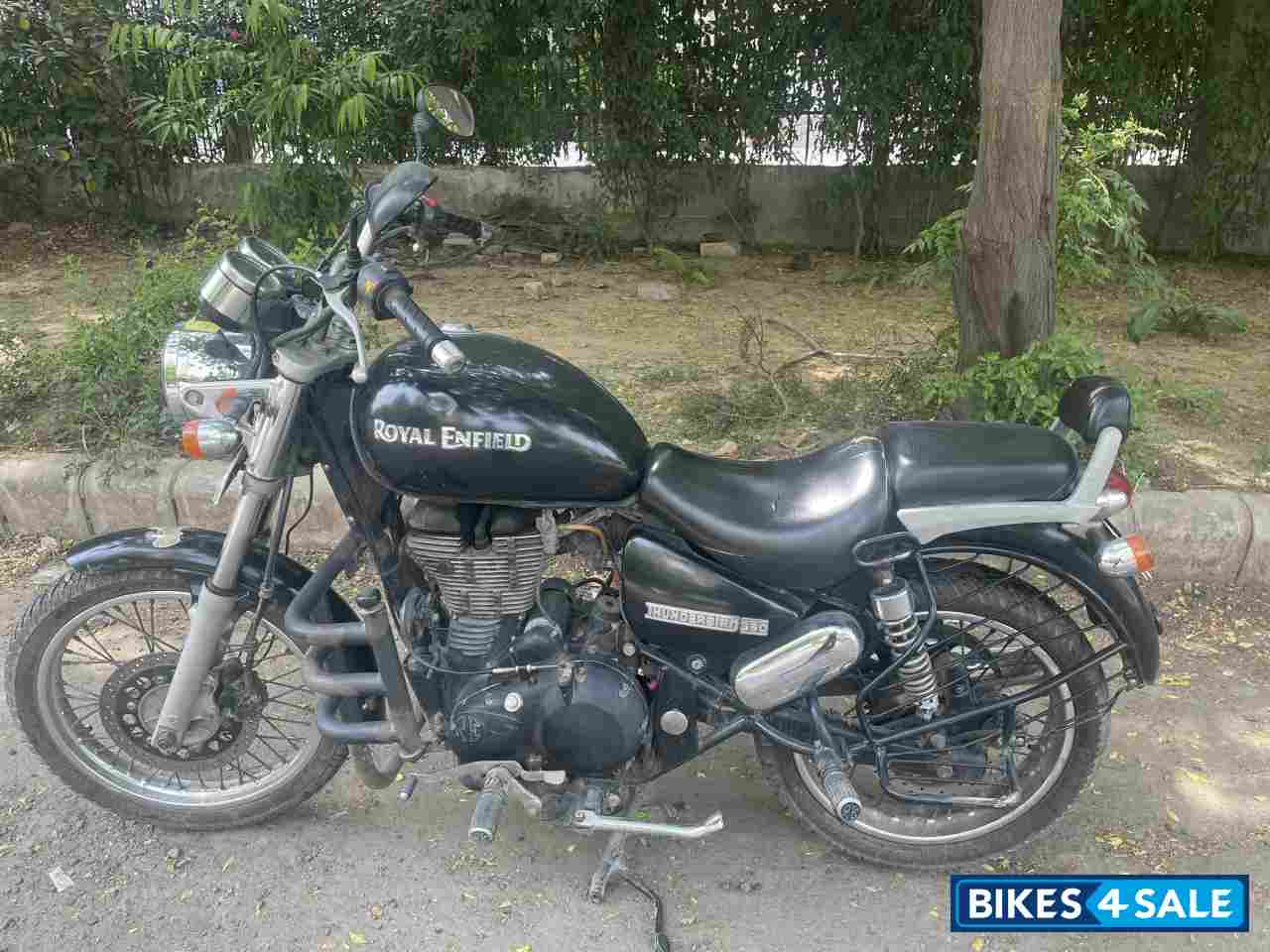 Black Royal Enfield Thunderbird 350