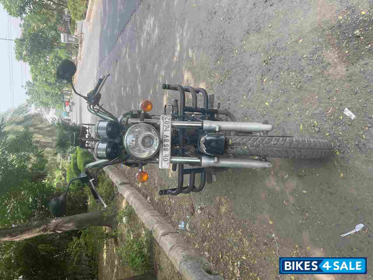 Black Royal Enfield Thunderbird 350