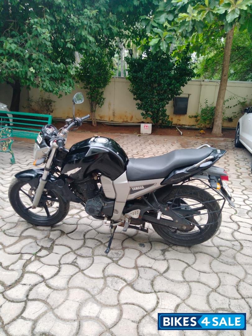 Black Yamaha FZ16