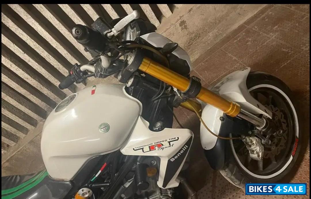 White Benelli TNT 300