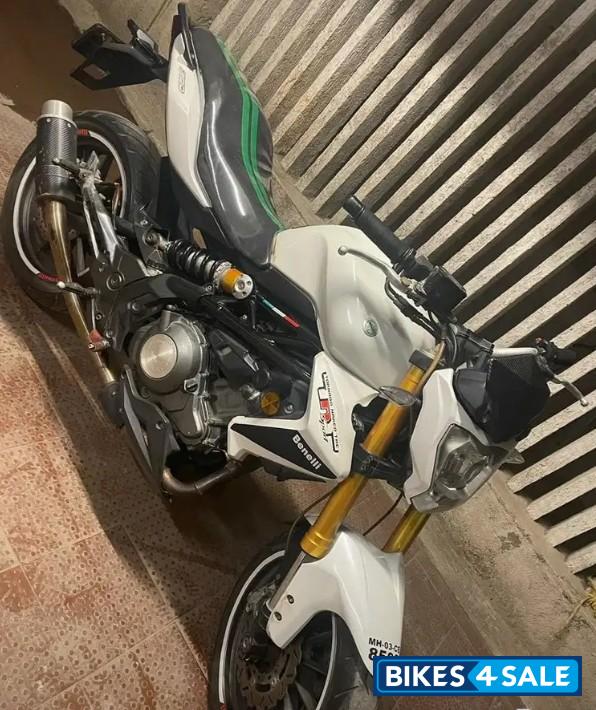 White Benelli TNT 300