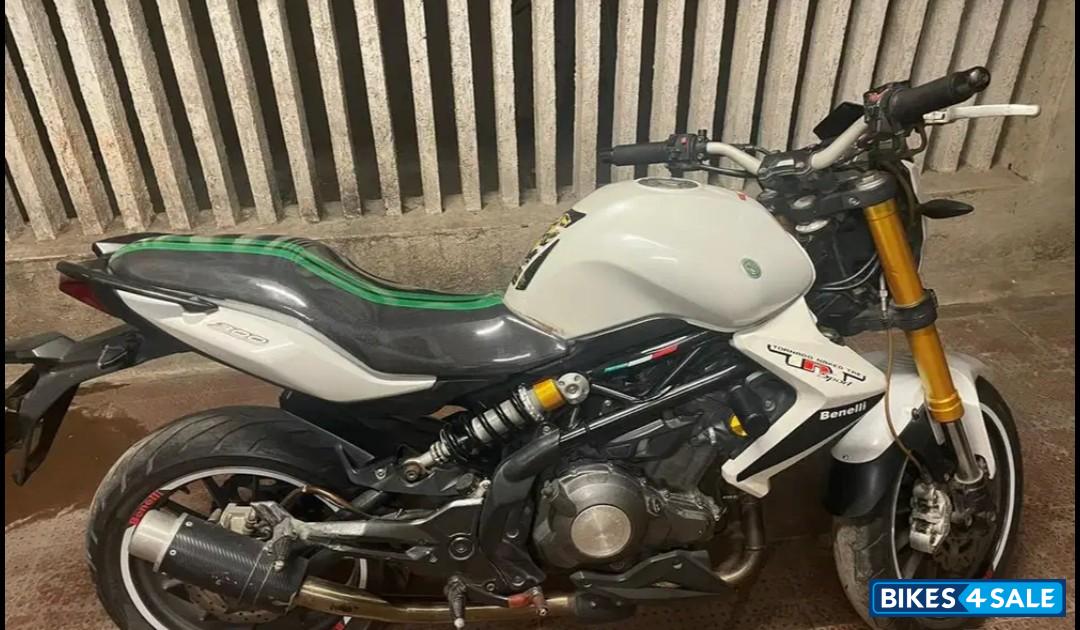 White Benelli TNT 300