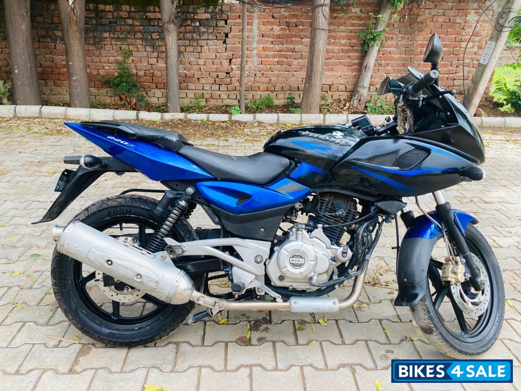 Blue And Black Bajaj Pulsar 220 DTSi
