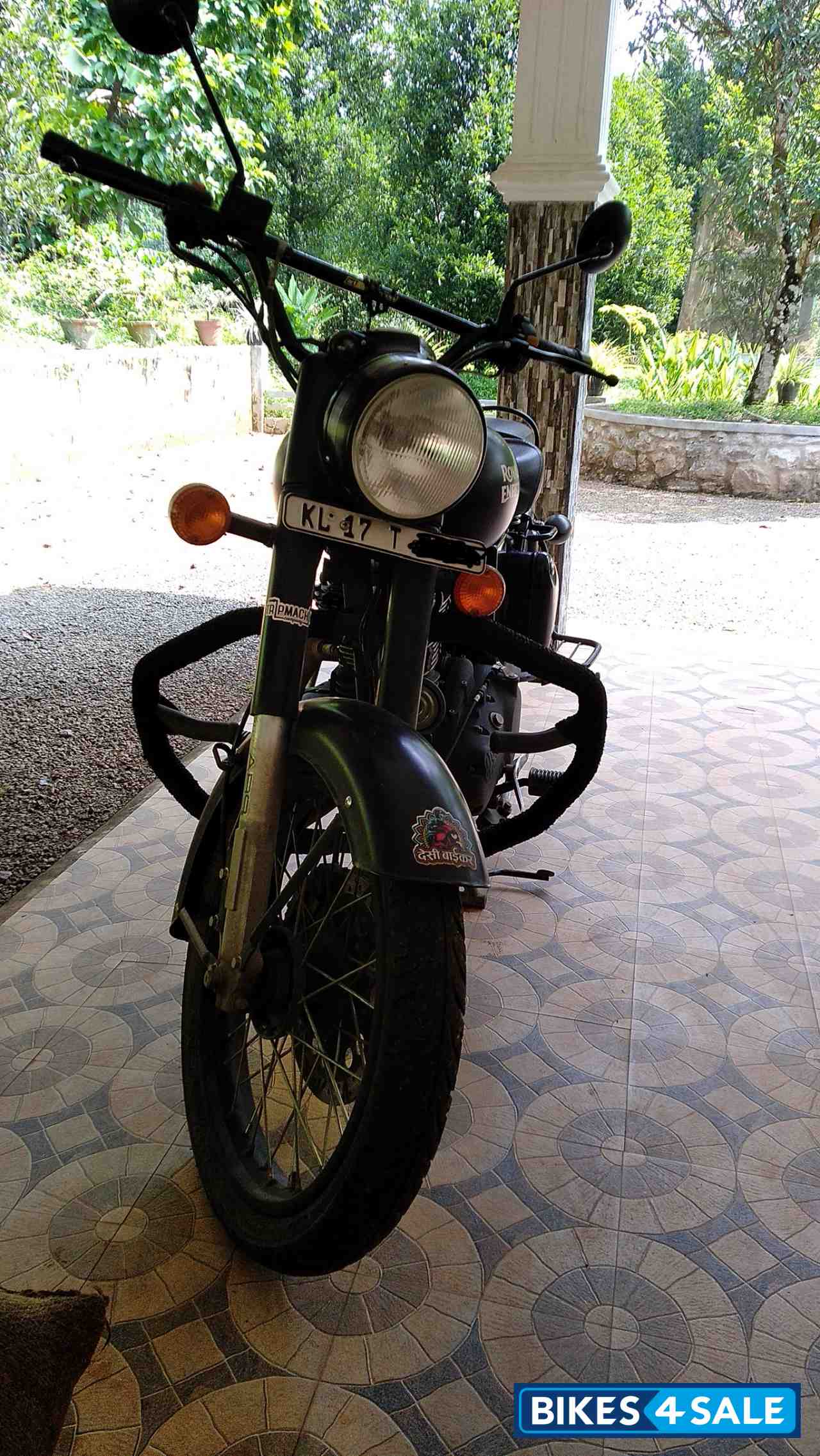 Stealth Black Royal Enfield Classic Stealth Black