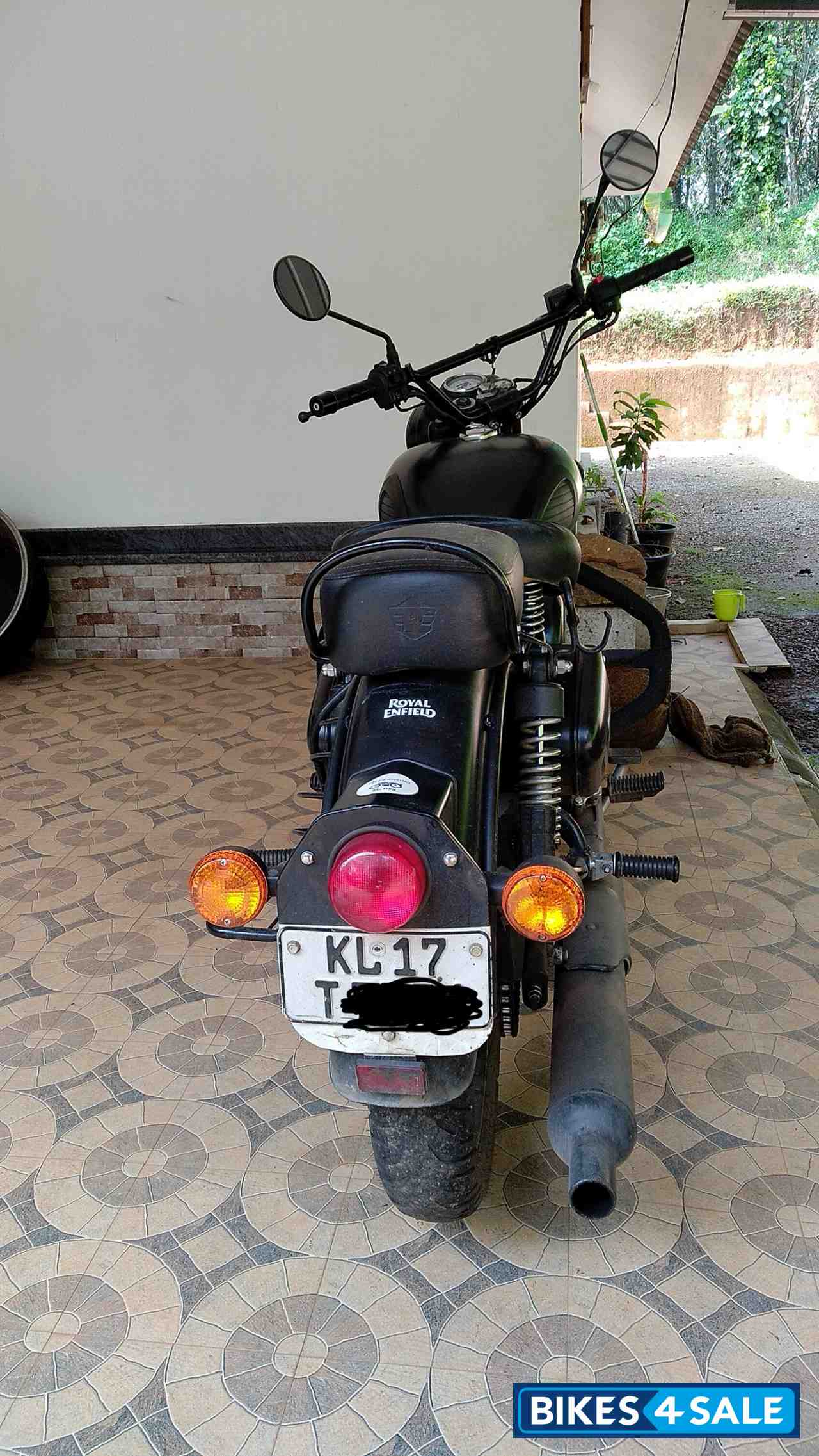 Stealth Black Royal Enfield Classic Stealth Black