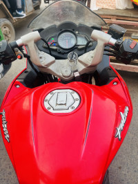 Red Bajaj Pulsar RS 200