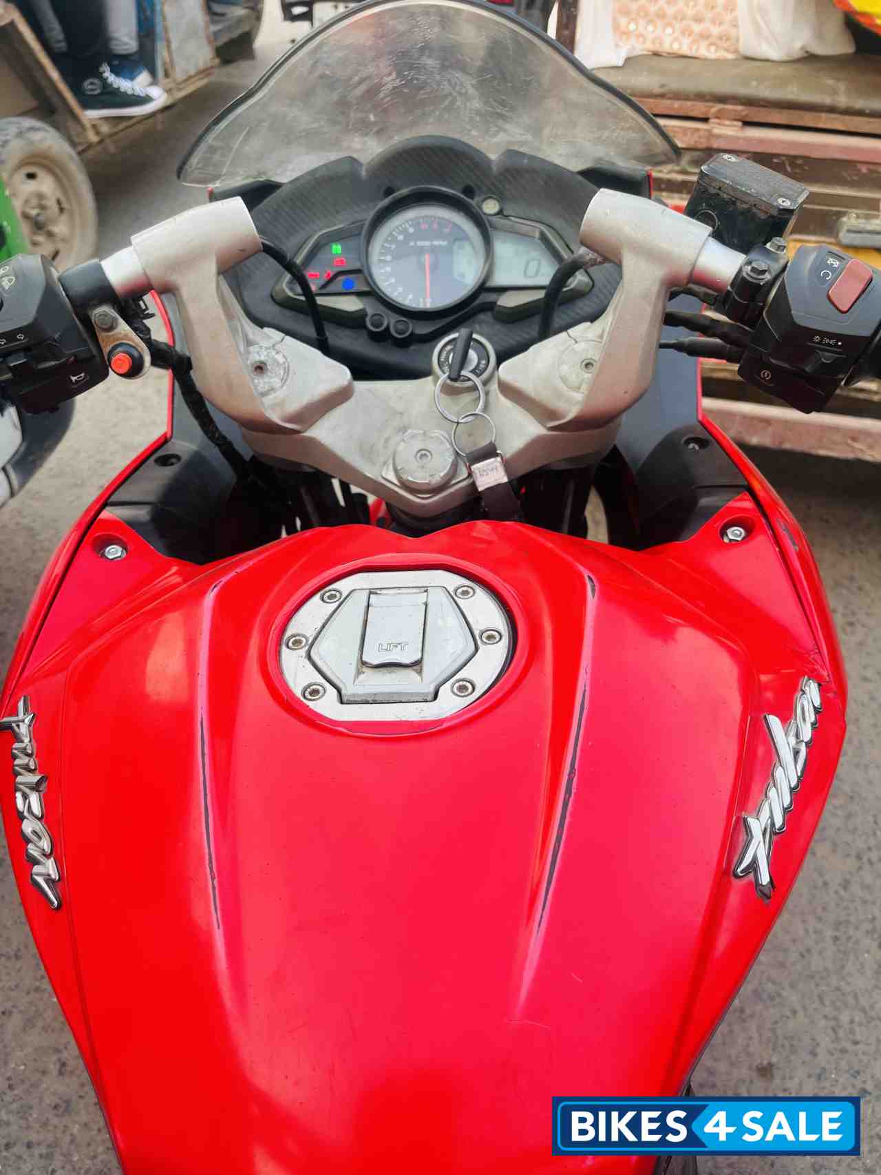 Red Bajaj Pulsar RS 200