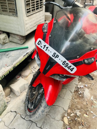 Red Bajaj Pulsar RS 200