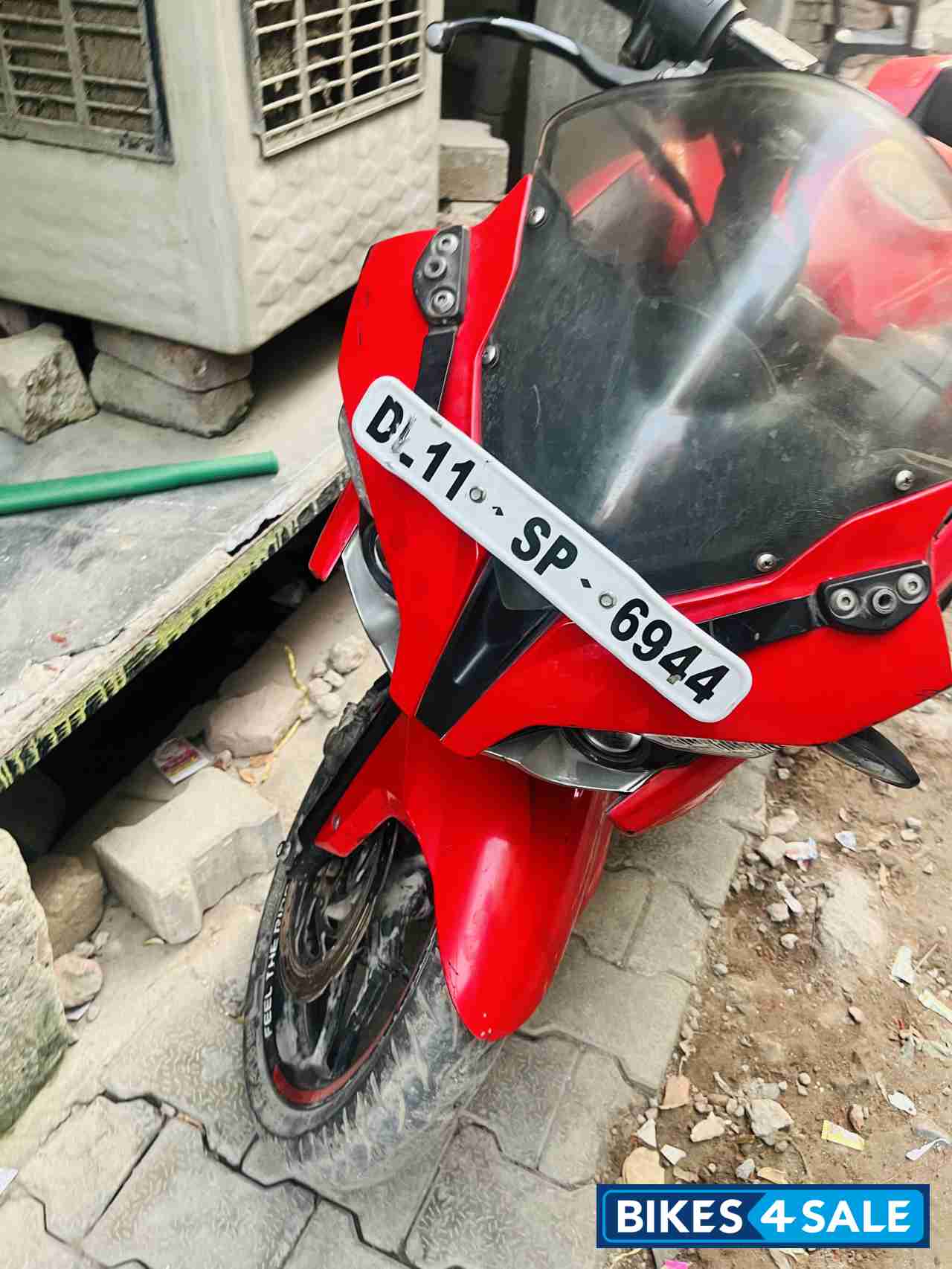 Red Bajaj Pulsar RS 200