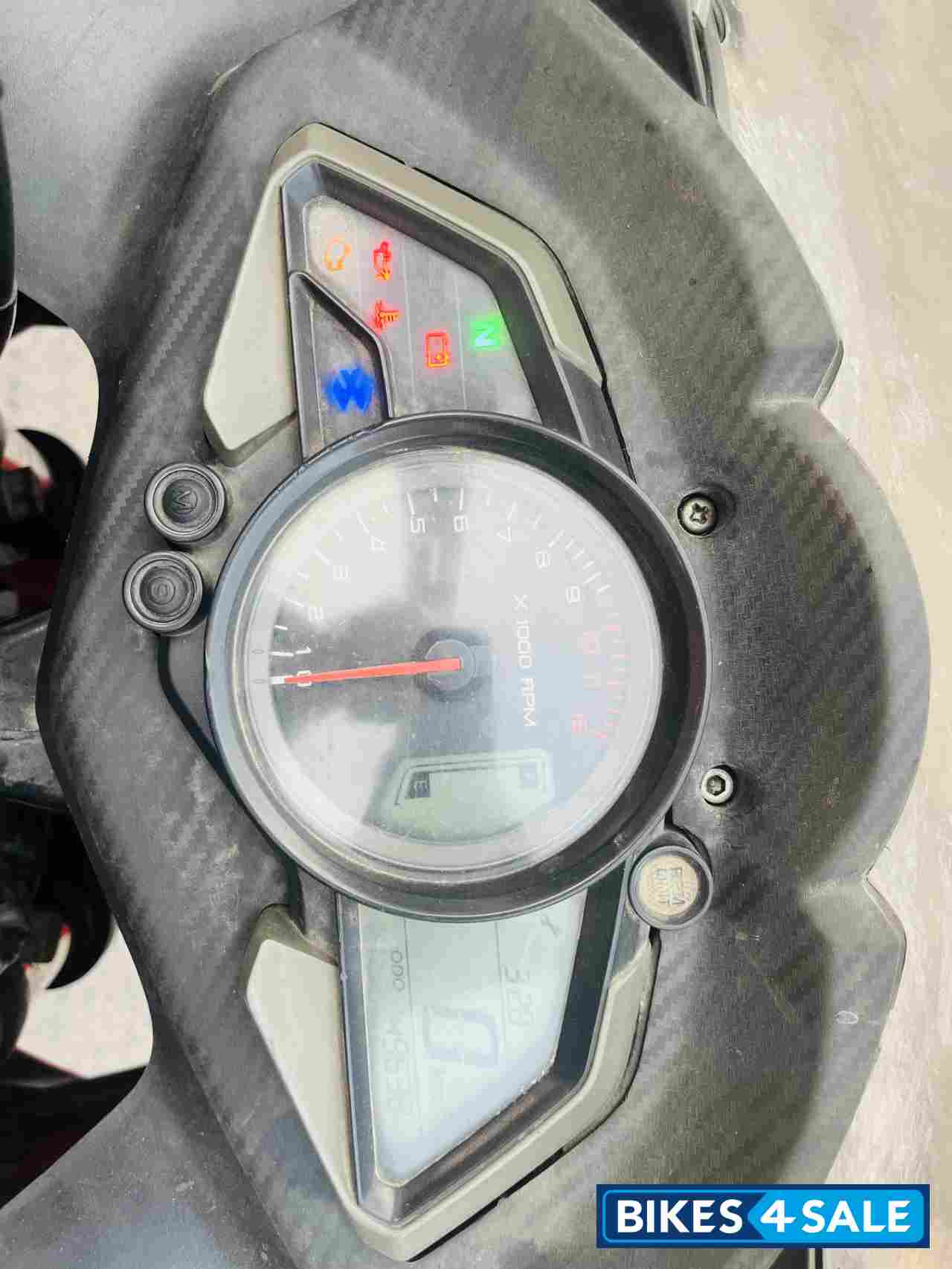 Red Bajaj Pulsar RS 200