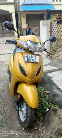 Dazzling Yellow Honda Activa 5G