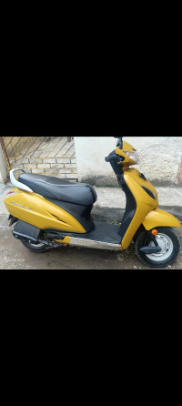Dazzling Yellow Honda Activa 5G