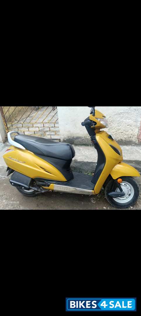 Dazzling Yellow Honda Activa 5G
