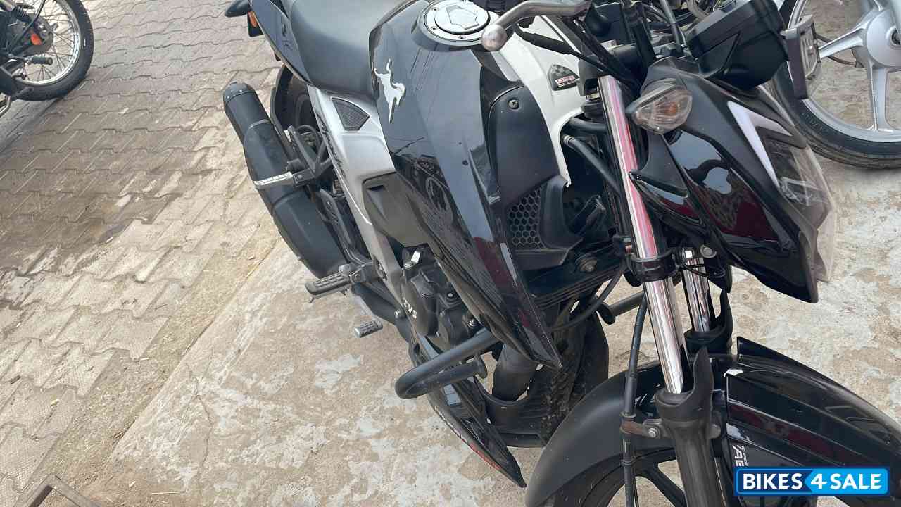 TVS Apache RTR 160 4V